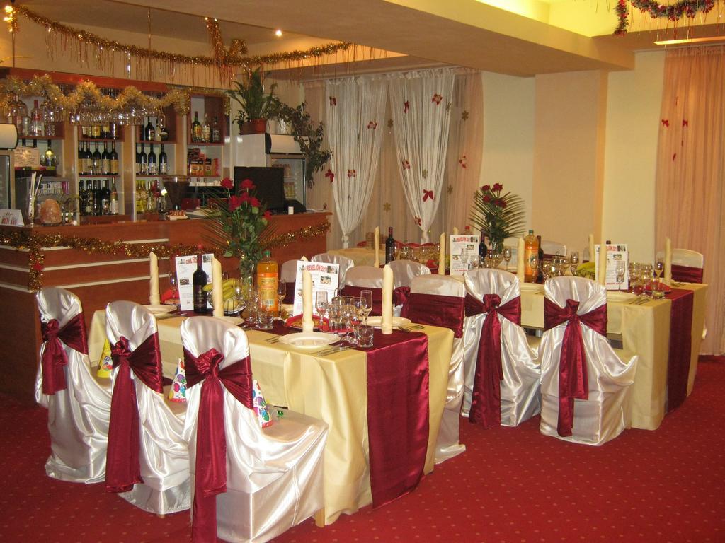 Hotel International Baile Herculane Exterior photo
